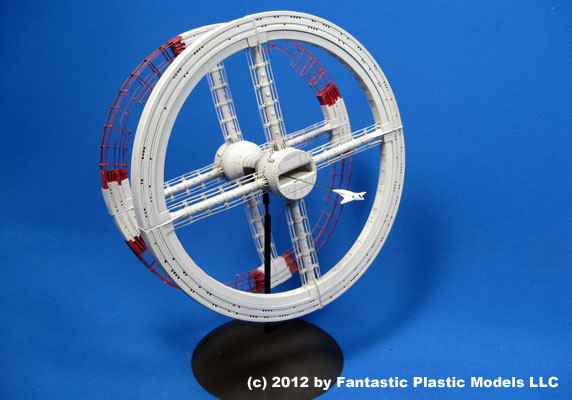 Space Station V - Fantastic Plastic - Photo 1