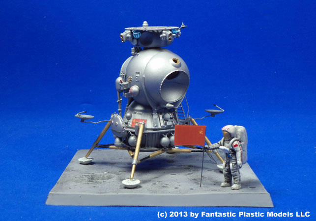 Soviet LK Lander - Fantastic Plastic Models - 1