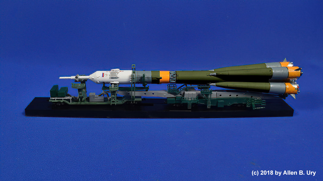 Soyuz Launch Vehicle & Transporter 1:150 - Fantastic Plastic Models