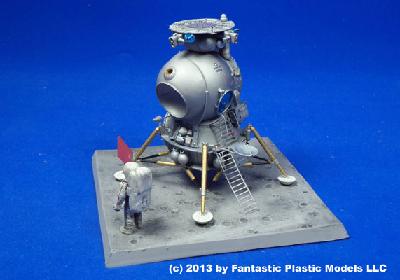 MADE OF METAL AND PLASTIC 12/" TALL Details about  / 1:20 SCALE MODEL OF SOVIET LK LUNAR LANDER