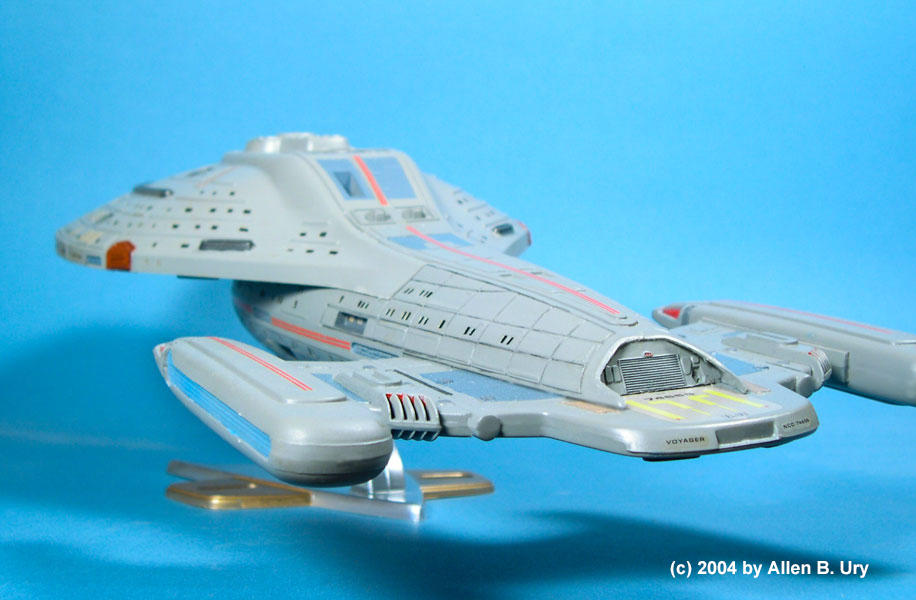 Revell 1/677 USS Voyager and diorama : r/StarTrekStarships