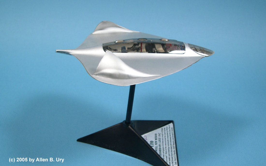 Roswell UFO by Testors - Fantastic Plastic Models