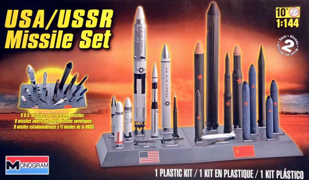 モノグラム ミサイルセット USA / USSR MISSILES SET U.S. and U.S.S.R. Missile Display by Monogram - Fantastic Plastic