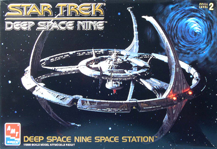 AMT Deep Space Nine Box Art