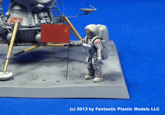 Soviet LK Lander - Fantastic Plastic Models - 3